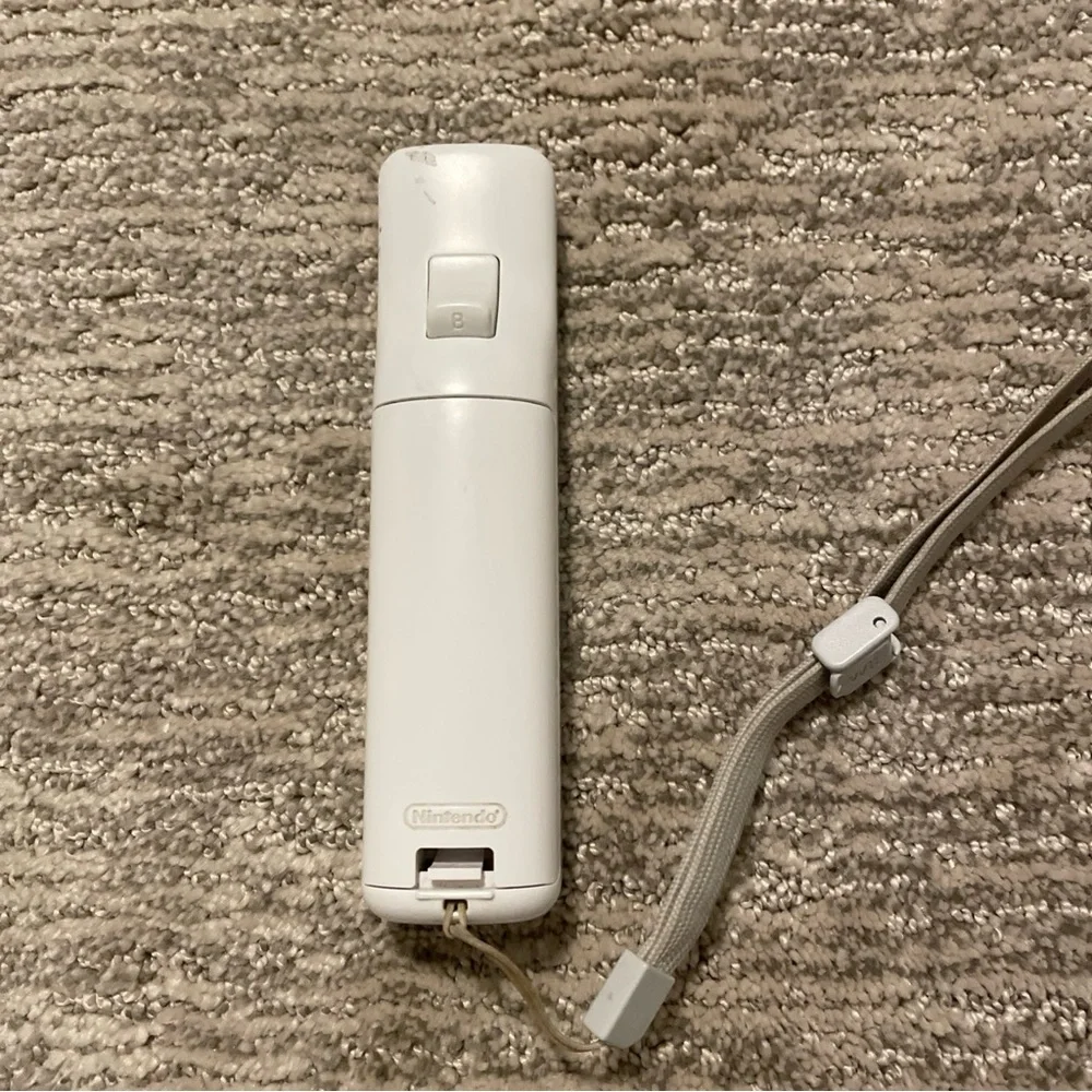 Official OEM Nintendo Wii Remote White Controller With Protective Cases Untested